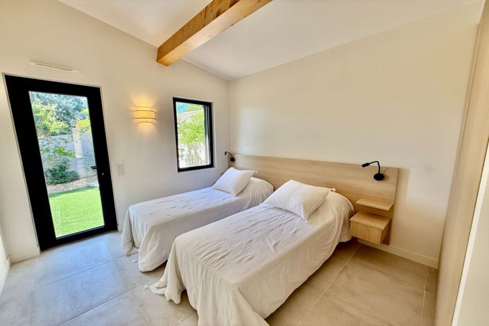 Image No.20-3 Bed House for sale