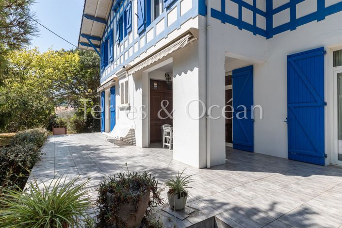 Image No.7-5 Bed House for sale