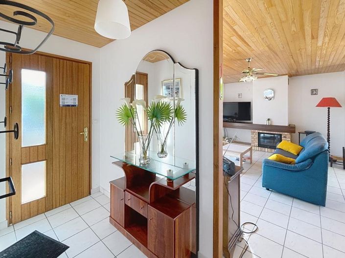 Image No.10-3 Bed House for sale