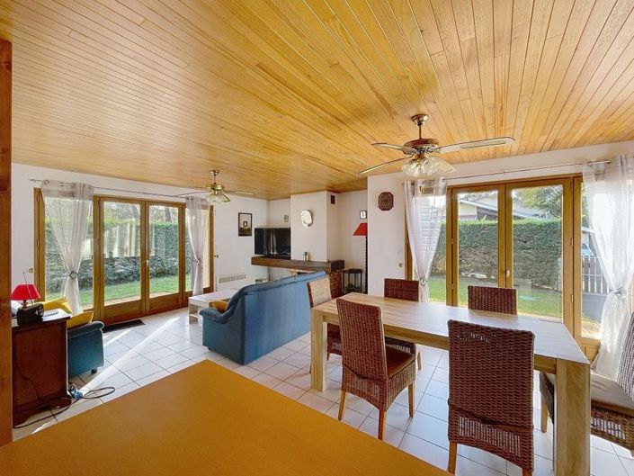 Image No.11-3 Bed House for sale