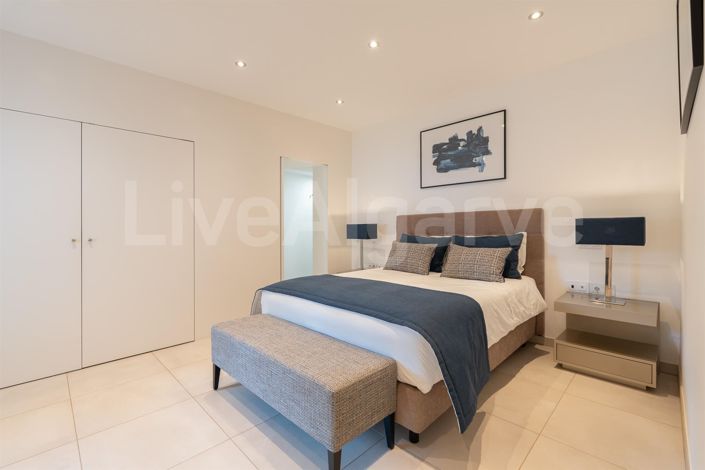 Image No.23-5 Bed House for sale