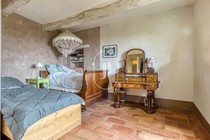 Image No.11-3 Bed House for sale