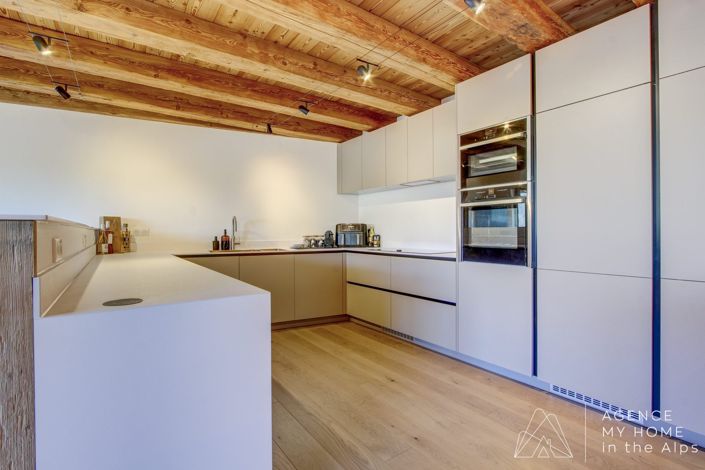Image No.8-4 Bed House for sale