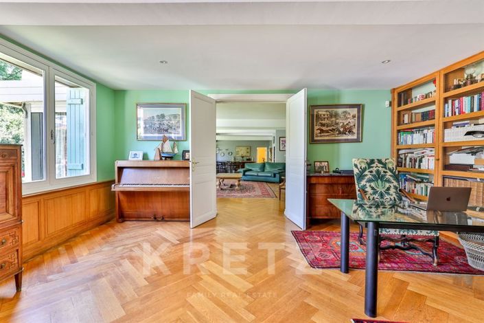 Image No.11-10 Bed House for sale