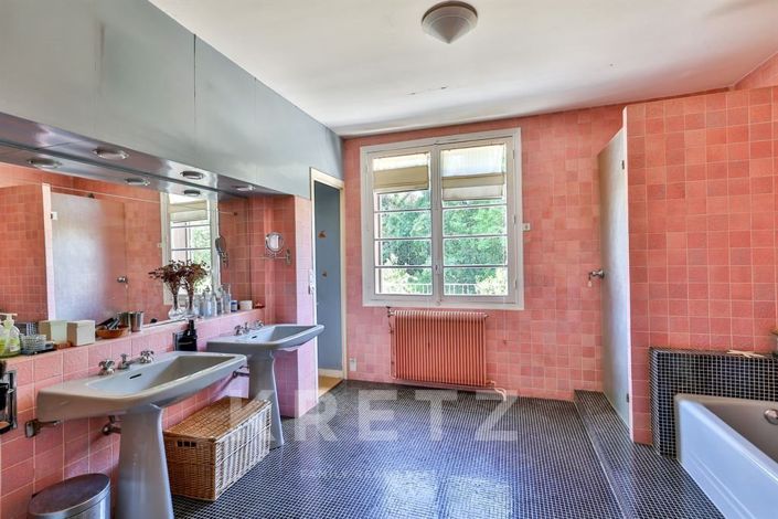 Image No.16-10 Bed House for sale