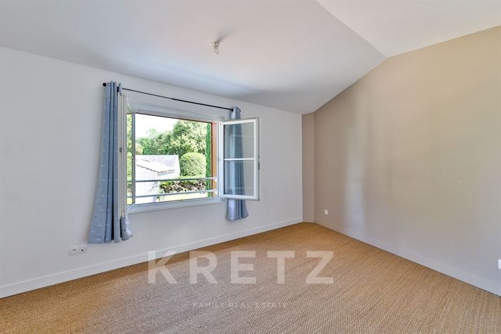Image No.23-10 Bed House for sale
