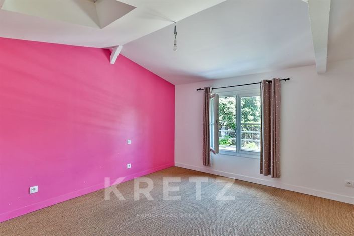Image No.25-10 Bed House for sale