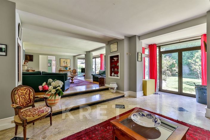 Image No.4-10 Bed House for sale
