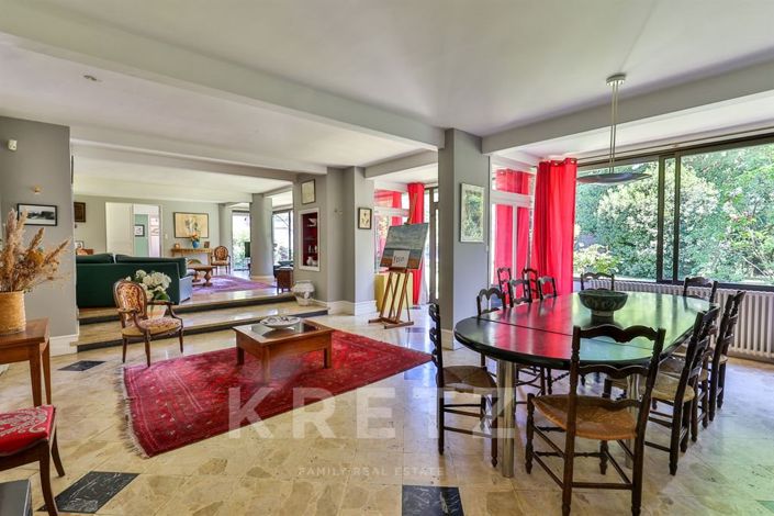 Image No.6-10 Bed House for sale