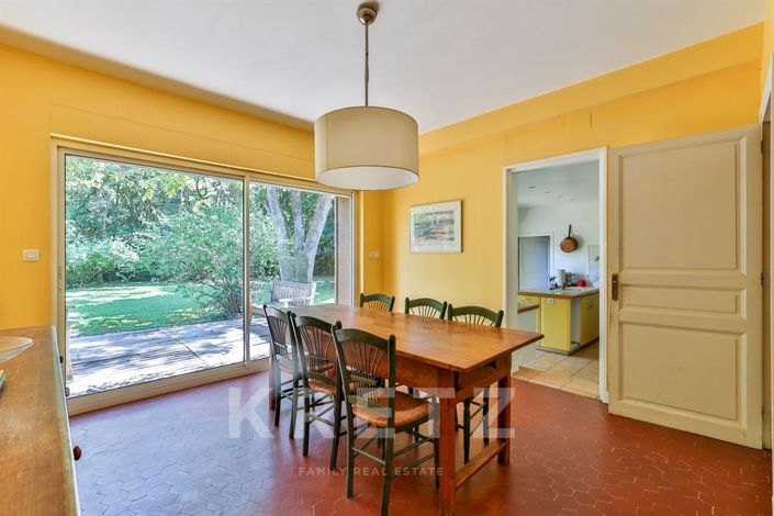 Image No.7-10 Bed House for sale