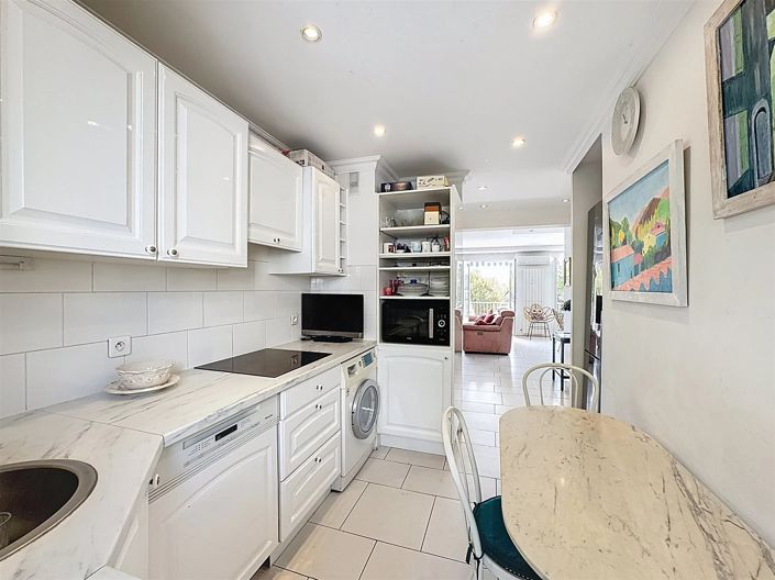 Image No.10-3 Bed Apartment for sale