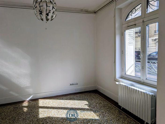 Image No.12-5 Bed House for sale