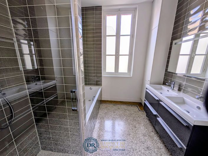 Image No.19-5 Bed House for sale