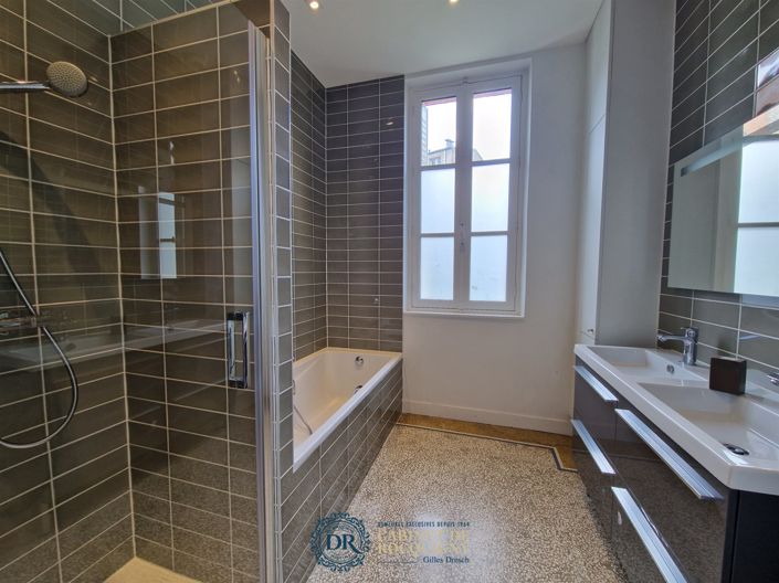 Image No.8-5 Bed House for sale