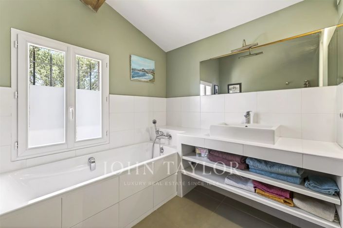 Image No.14-6 Bed House for sale