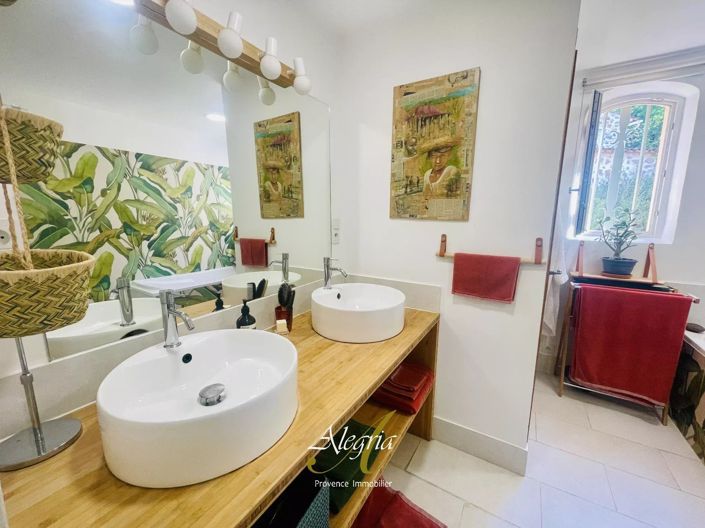 Image No.23-8 Bed House for sale