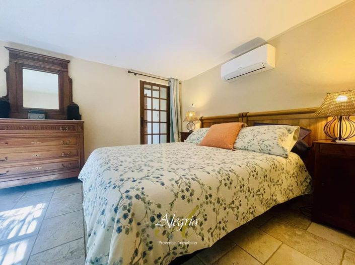 Image No.24-8 Bed House for sale
