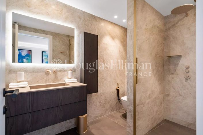 Image No.8-5 Bed Apartment for sale