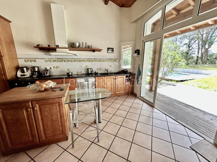 Image No.21-5 Bed House for sale