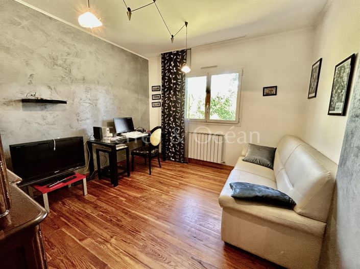 Image No.24-5 Bed House for sale
