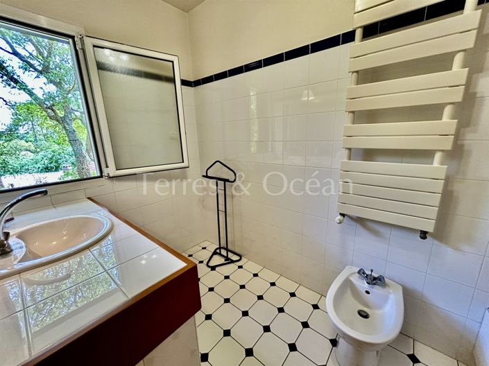 Image No.32-5 Bed House for sale