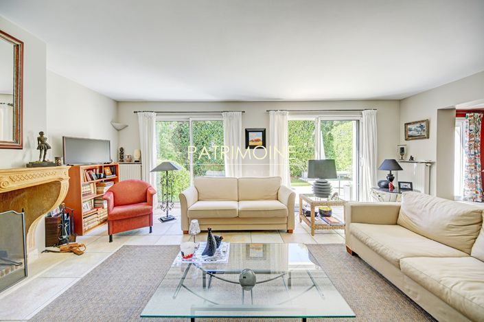 Image No.2-4 Bed Property for sale