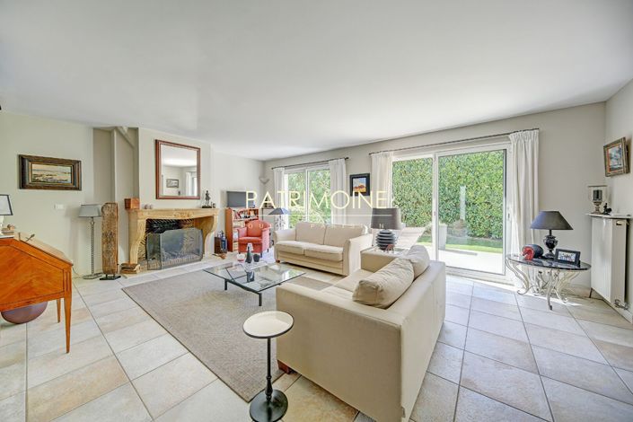 Image No.4-4 Bed Property for sale