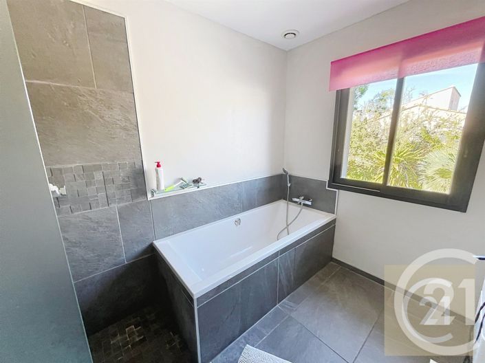 Image No.24-4 Bed House for sale
