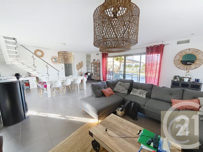 Image No.3-4 Bed House for sale