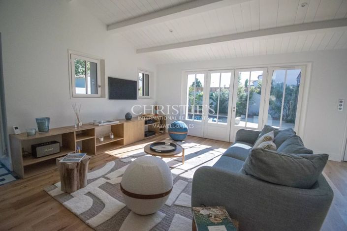 Image No.8-4 Bed House for sale