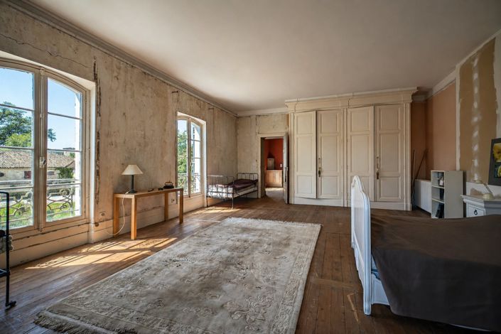 Image No.18-6 Bed House for sale