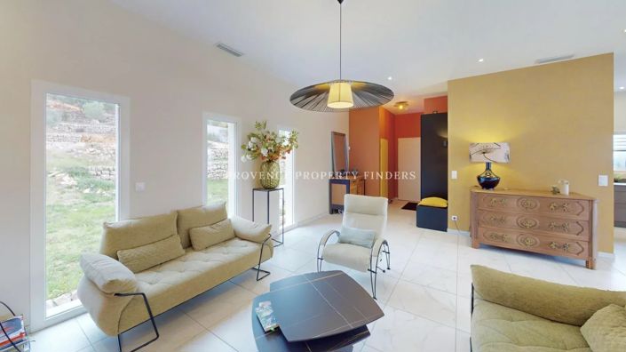 Image No.10-3 Bed House for sale