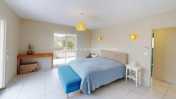 Image No.17-3 Bed House for sale