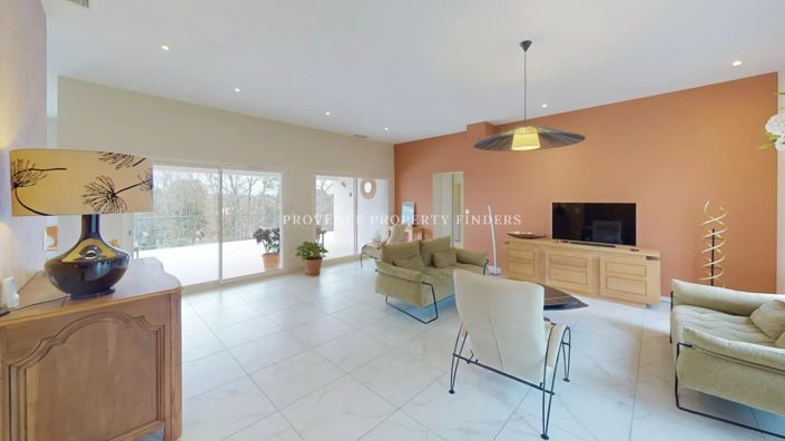 Image No.19-3 Bed House for sale