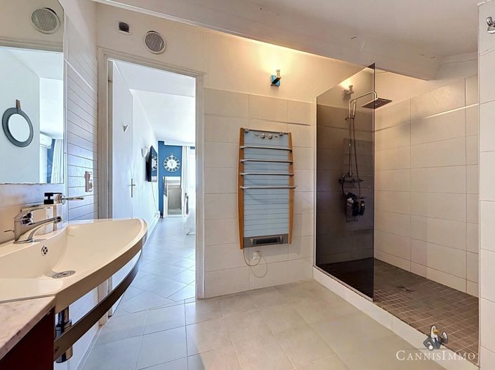 Image No.26-7 Bed House for sale