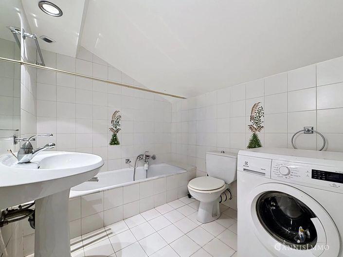 Image No.28-7 Bed House for sale