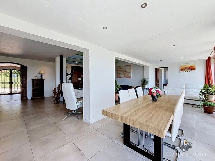 Image No.8-7 Bed House for sale