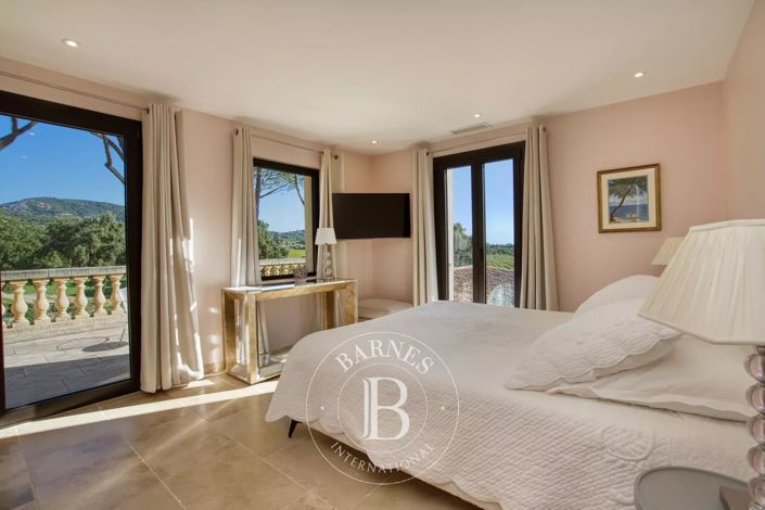 Image No.10-6 Bed House for sale