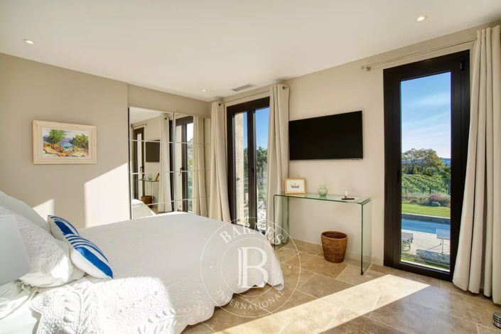 Image No.11-6 Bed House for sale