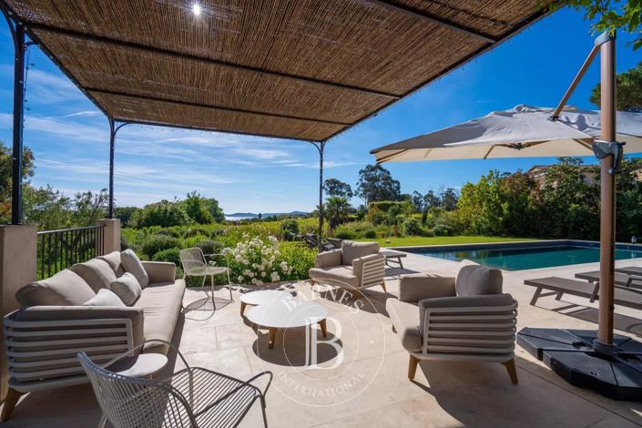 Image No.5-6 Bed House for sale