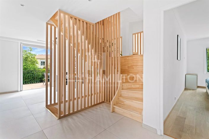 Image No.11-3 Bed House for sale