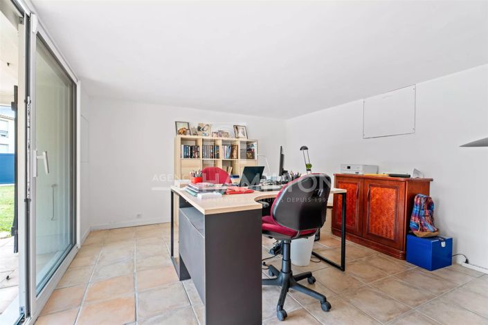Image No.15-3 Bed House for sale