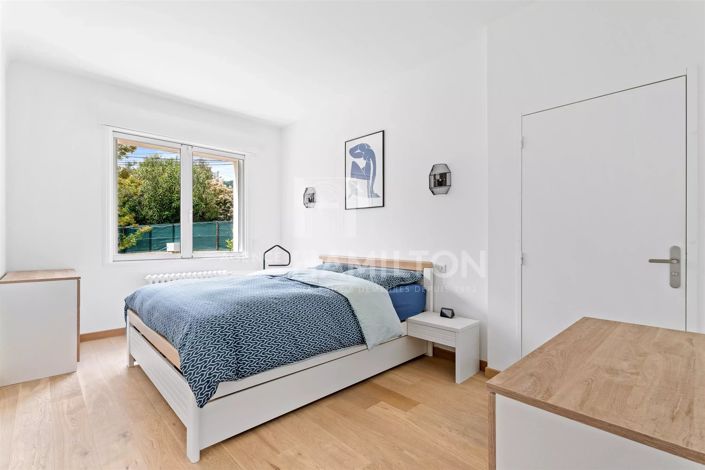 Image No.8-3 Bed House for sale