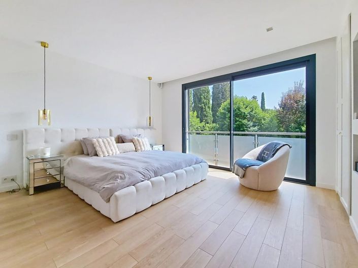 Image No.11-6 Bed House for sale