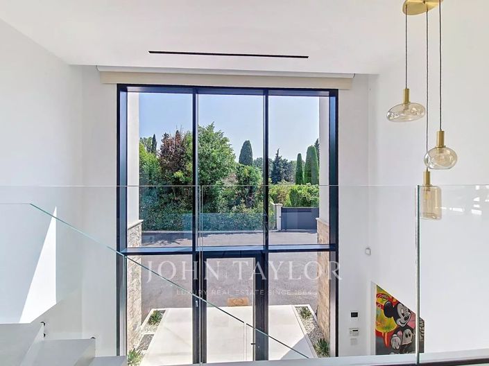 Image No.16-6 Bed House for sale