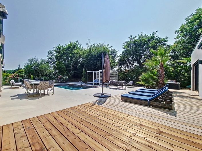 Image No.17-6 Bed House for sale