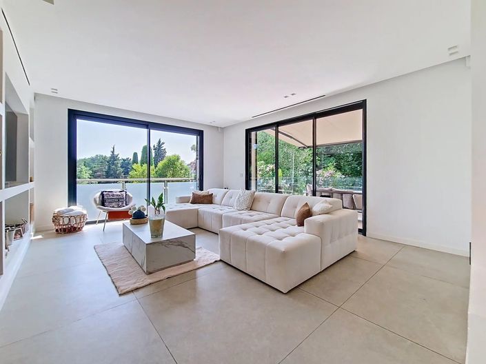 Image No.19-6 Bed House for sale