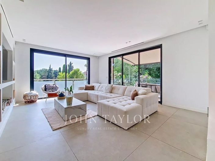 Image No.19-6 Bed House for sale