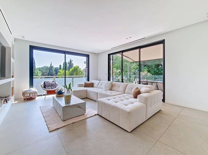Image No.23-6 Bed House for sale