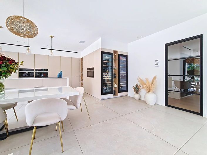 Image No.24-6 Bed House for sale